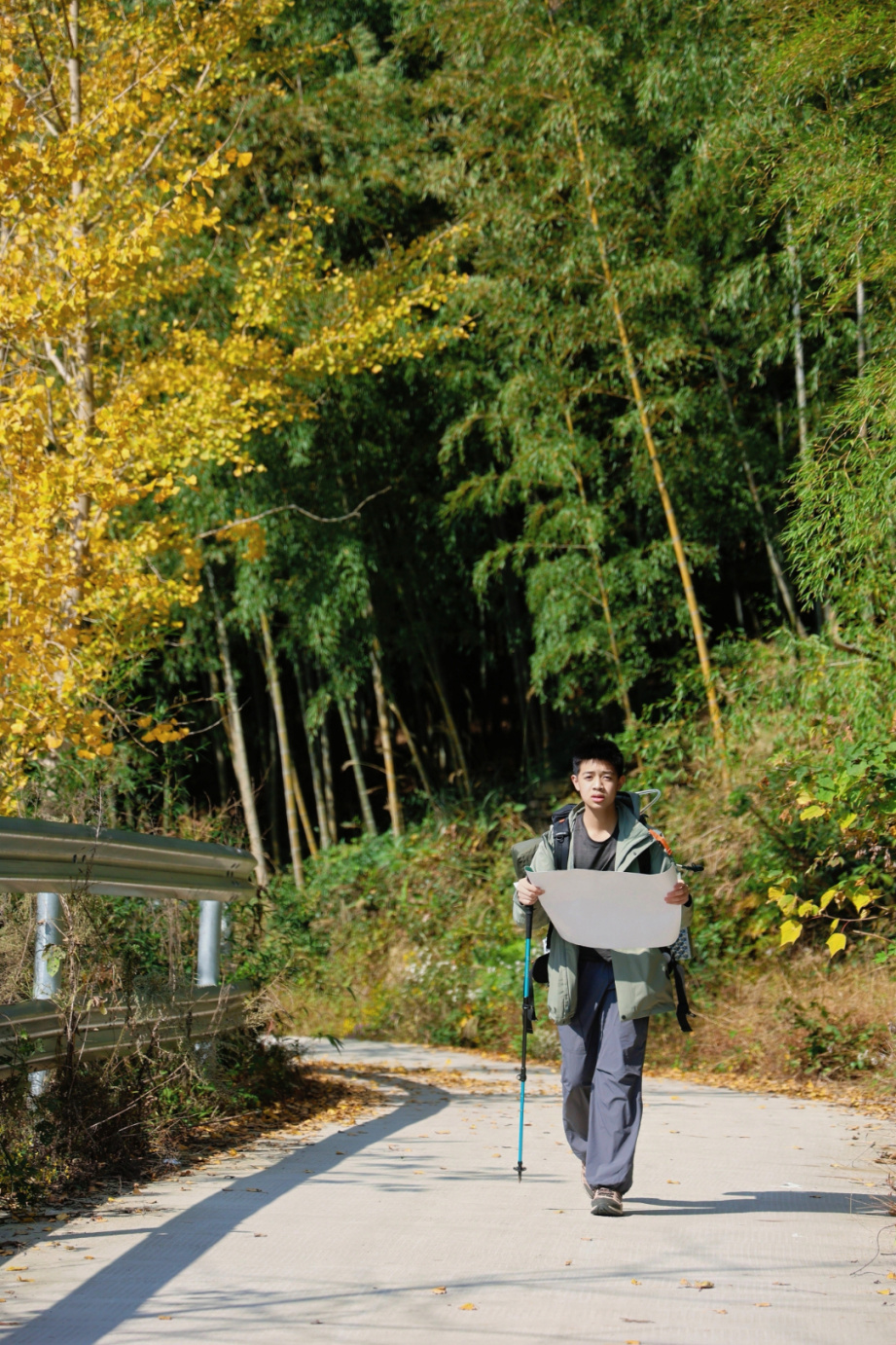 2025年铜奖3期 他没有迷路，他是导航员，走在了最前.jpg